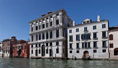 a venezia palazzo restaurato da prada|fondazione prada.